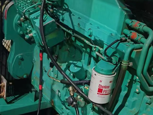 汝城如何确定新的发电机组控制系统是否与原系统兼容？